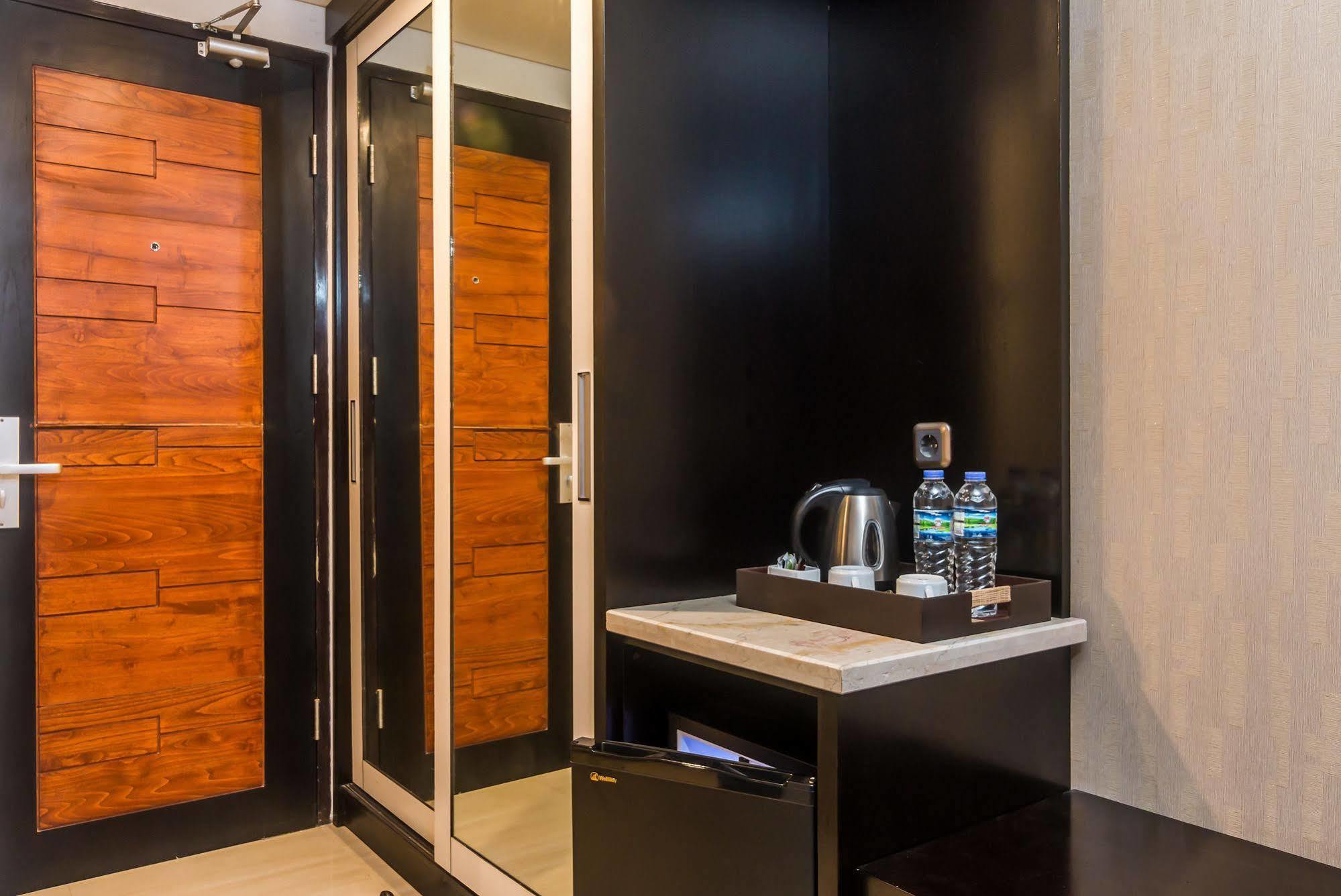 Zen Rooms Denpasar Marlboro Εξωτερικό φωτογραφία